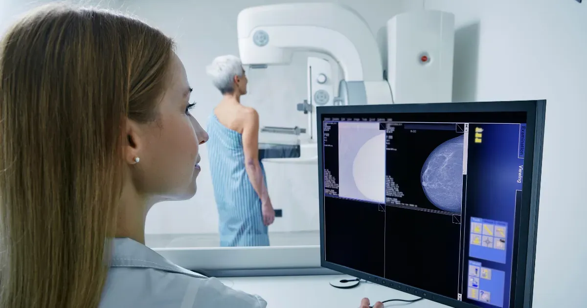 ¿A qué edad debo hacerme mi primera mamografía? Es una radiografía especializada de los senos que permite detectar de manera temprana anomalías o cáncer.