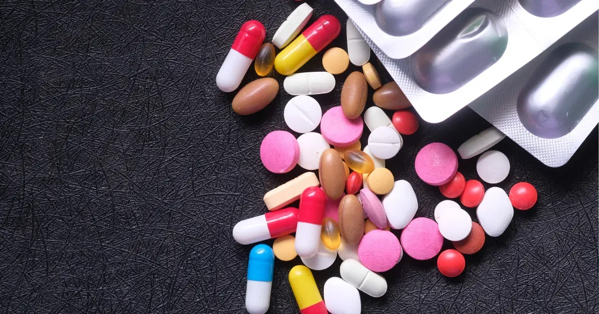 La ranitidina, un medicamento común para la acidez, ha sido vinculada a riesgos cancerígenos, lo que llevó a su retirada en varios países.