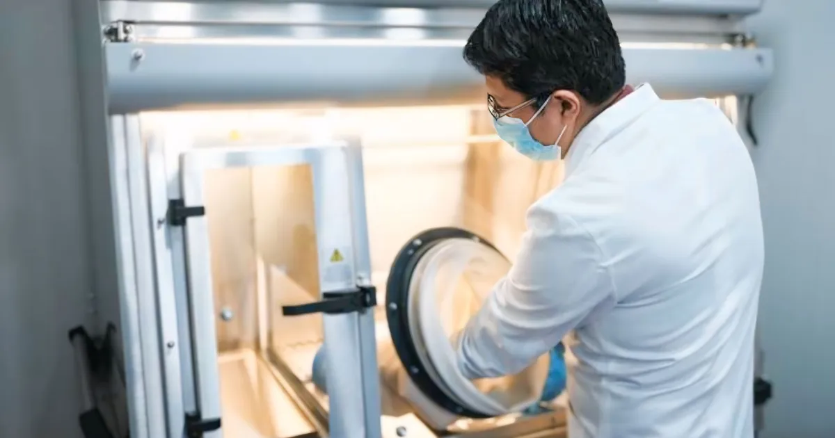 Es un procedimiento terapéutico que permite restaurar la función hematopoyética mediante la infusión de células madre sanas.