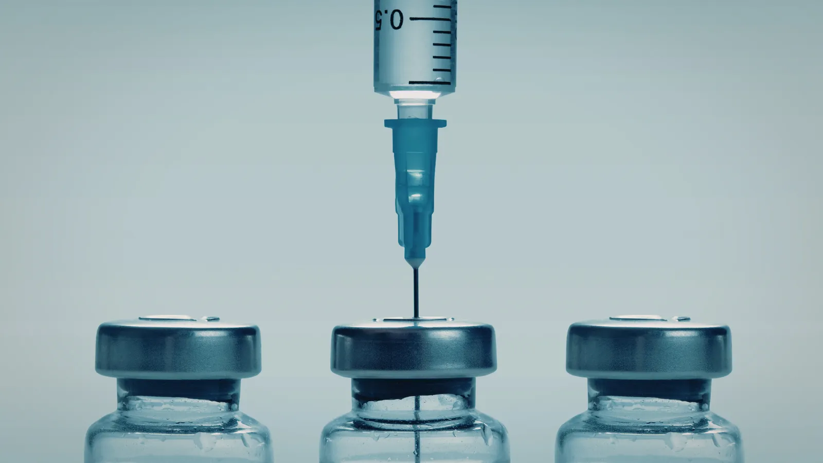 En inmunoterapia, si presentas fiebre, falta de aire, dolor de pecho, diarrea intensa o debilidad marcada, consulta de inmediato. No te automediques.