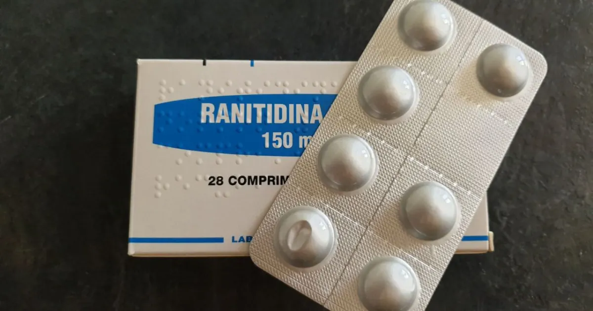 La ranitidina puede liberar una sustancia llamada NDMA, clasificada como probable cancerígeno.